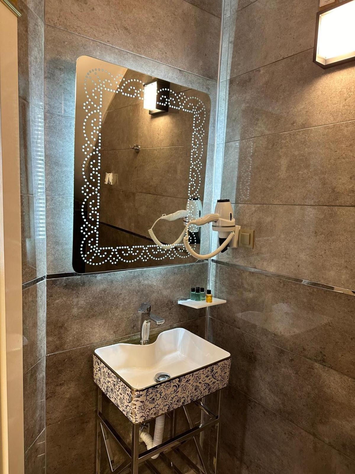 Whitemoon Hotel Suites Taksim Стамбул Экстерьер фото